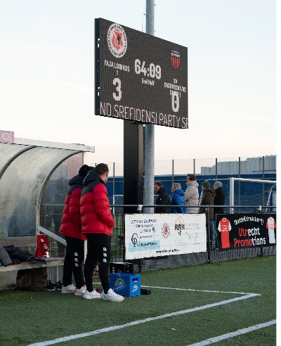 Scorebord tijdens een thuiswedstrijd van Faja Lobi KDS